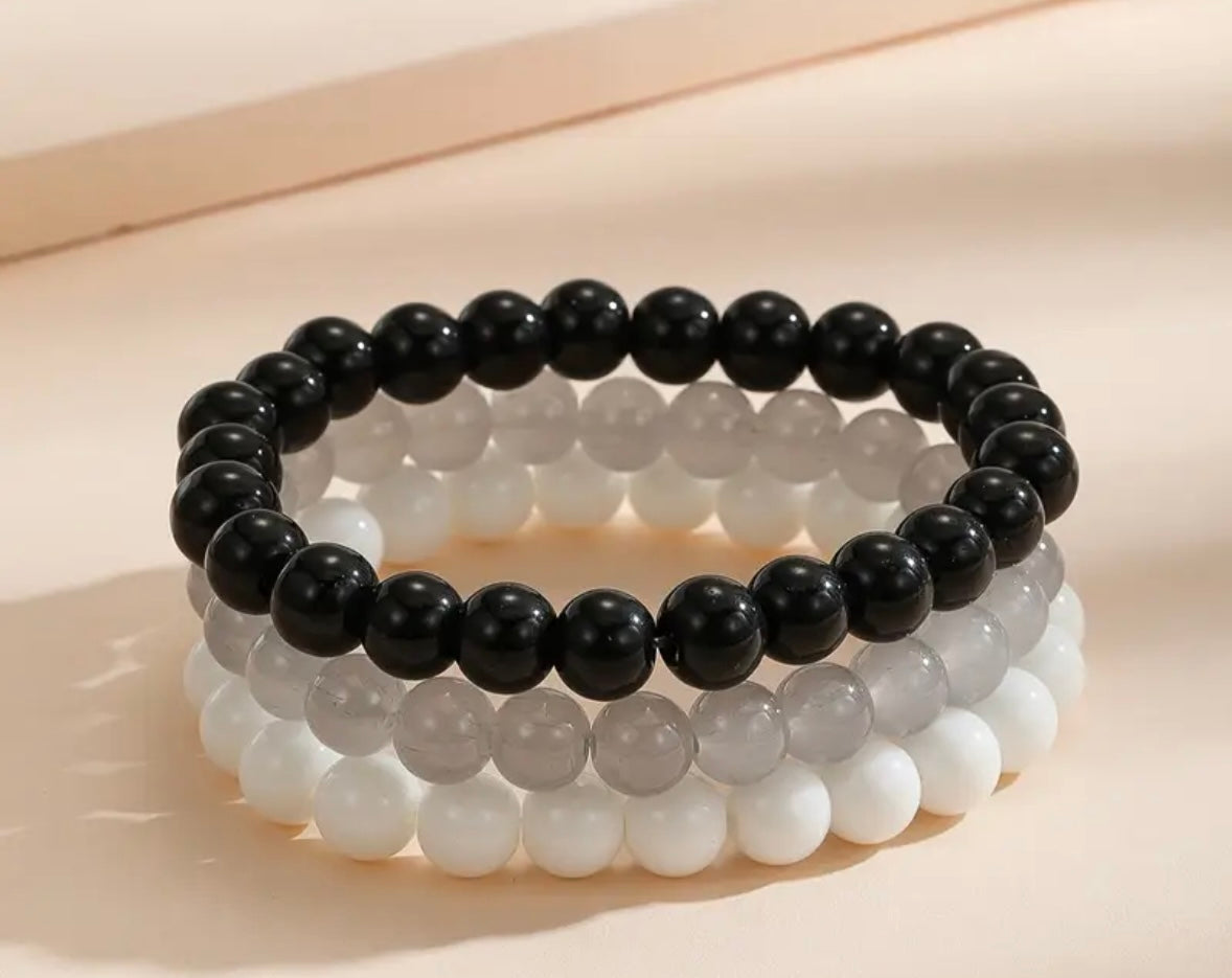 Set of 3 casual beaded bracelets for men and women – elastic stretchy bracelets made of glass beads, fashionable friendship bracelet as a gift for couples – unisex jewelry in black, white, and gray